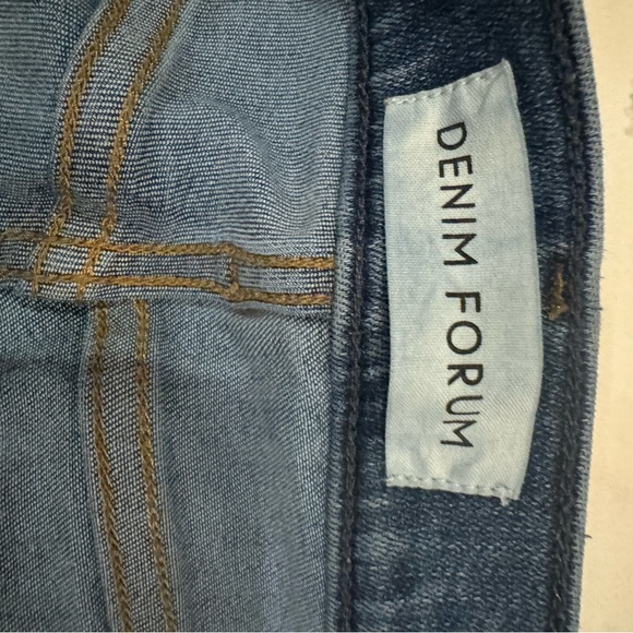 Ariitzia Nico cropped skinny raw hem jeans. Size 30. - Picture 3 of 6